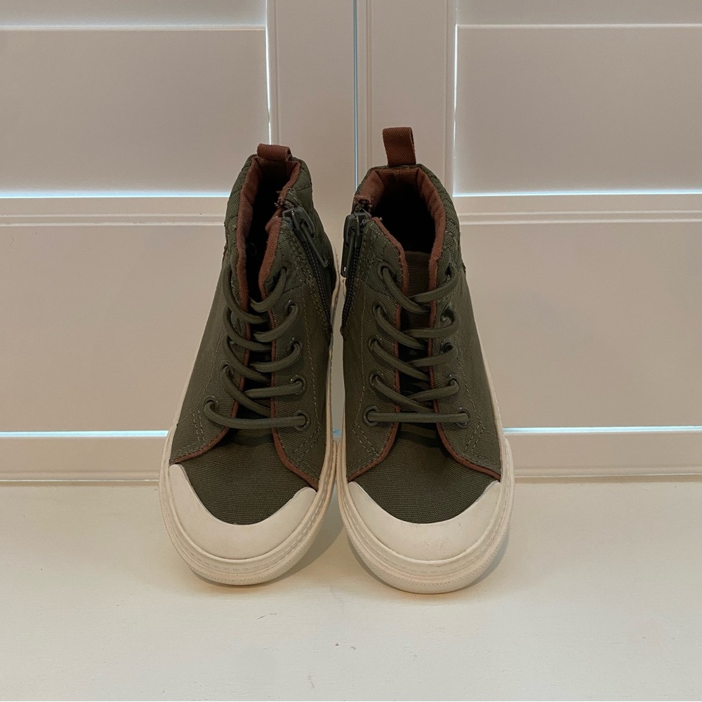 Old Navy Boys Green High-Top Sneakers Size 8